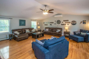 Spacious North Conway Home AC Hot tub and Games